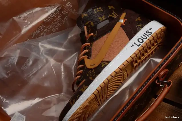 One Kick Off-Louis AJ1 1 Air x AQ0818-158 Jordan OW 0526